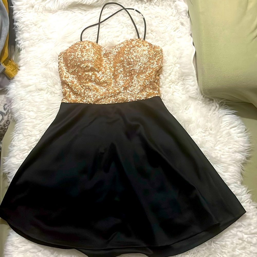 Charlotte rouse mini dress large black and gold sequins